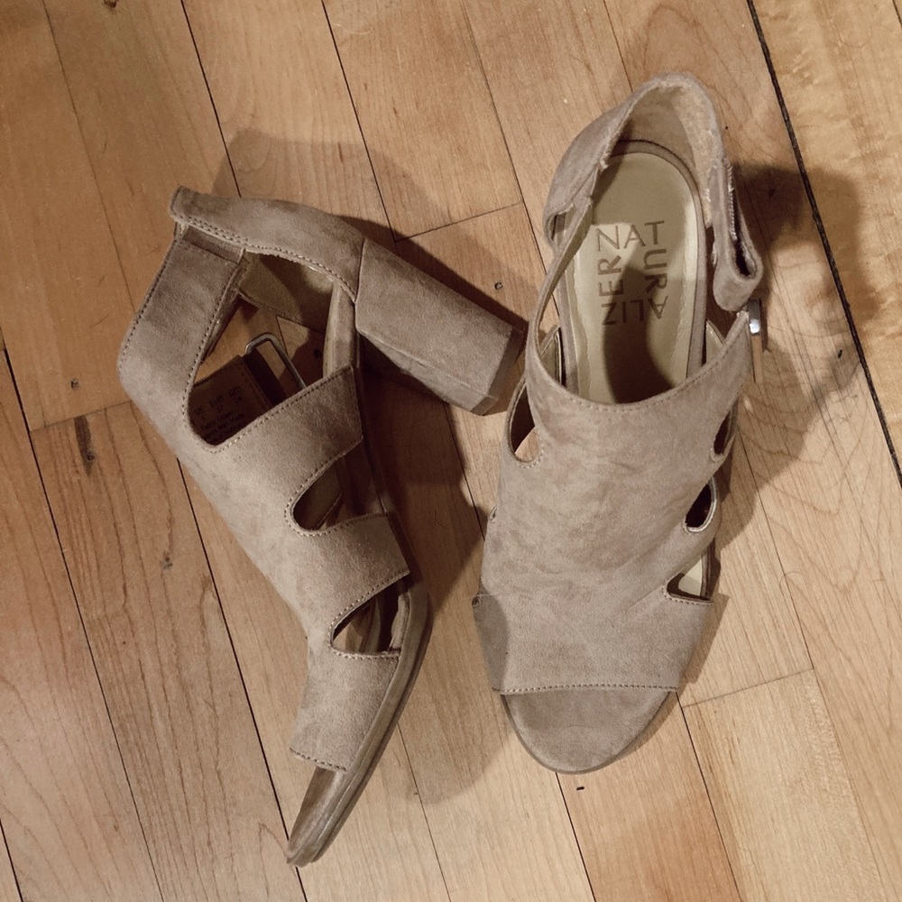 Naturalizer Women’s Size 7 Beige Peep-Toe High Heeled Shoes